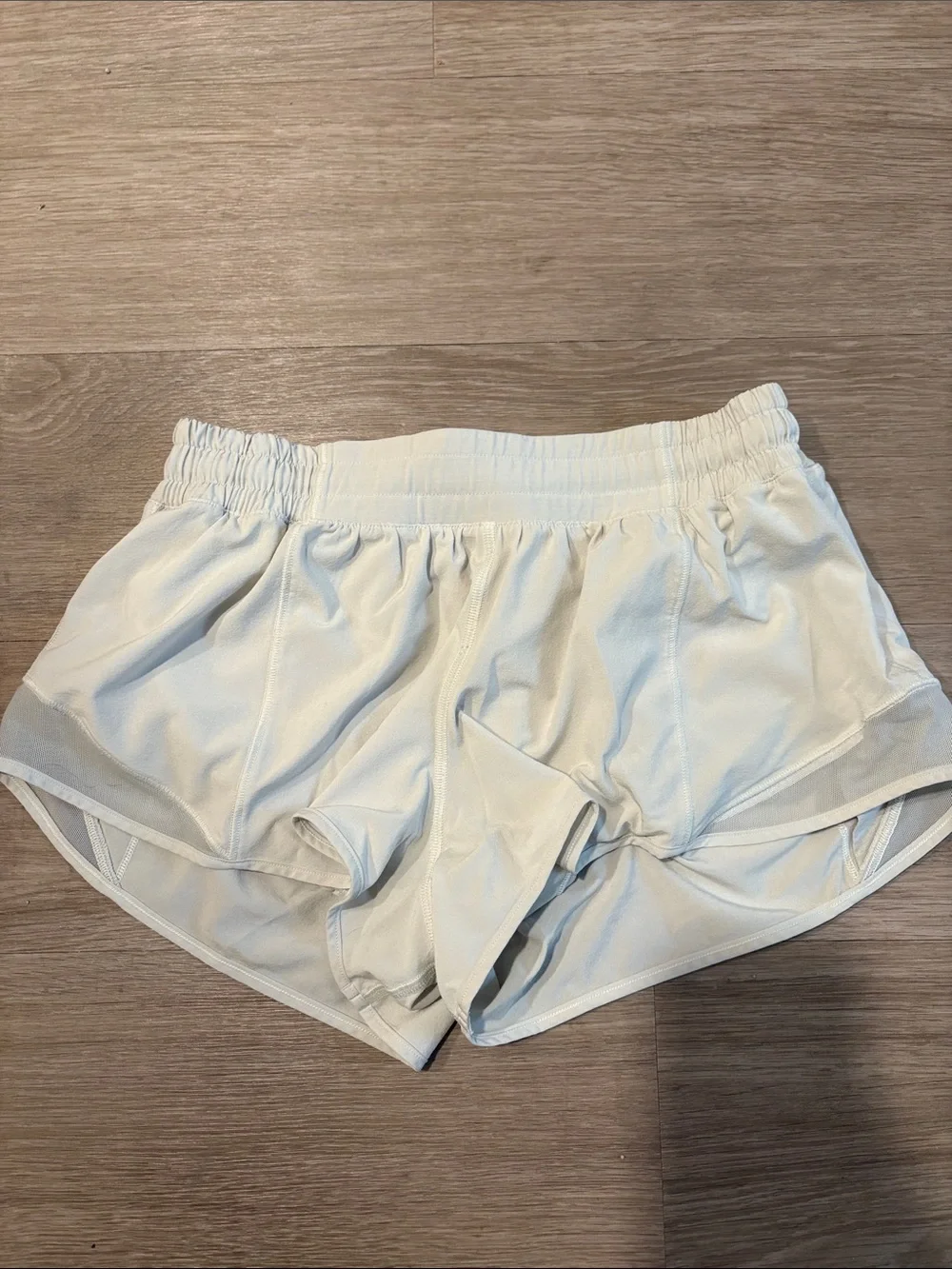 Lululemon Hotty Hot Short 2.5” inseam size 8 off white